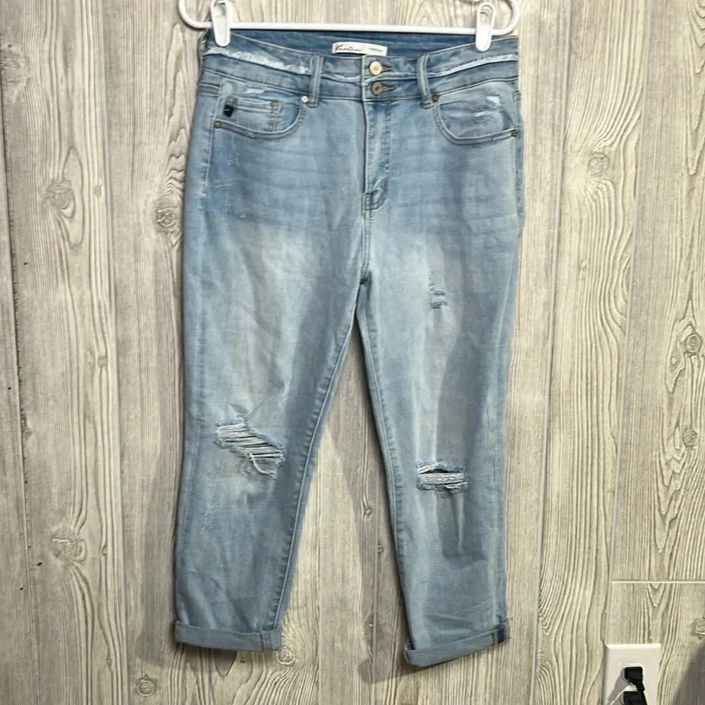 Women’s KanCan High Rise Ripped Capri Light Wash Size 29